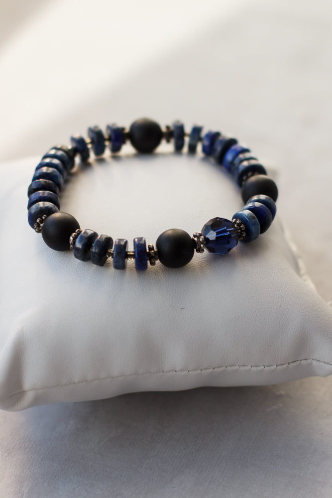 Unisex rondelle stretch bracelet. Blue & black jewelry.