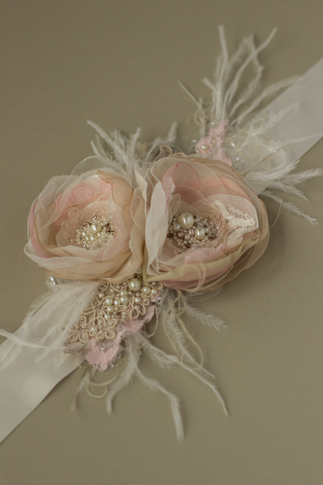  Romantic dusty blush wedding belt sash, Blush pink bridal belt sash with feathers.
