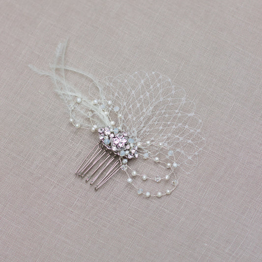Bow bridal headpiece. Crystal & freshwater pearl wedding hair piece. Peineta de novia con lazo, tocado de boda de cristal y perlas