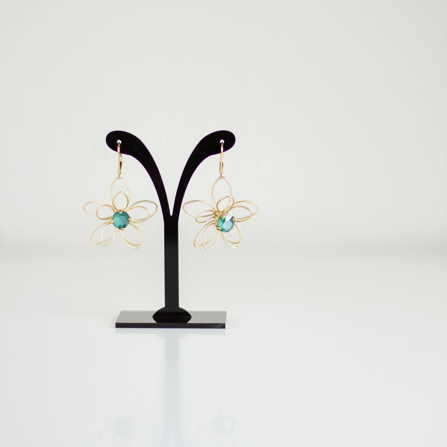 Buy online Green-Gold earrings. Flower earrings. Crystal earrings. Dangle drop earrings. Handmade Jewelry. 