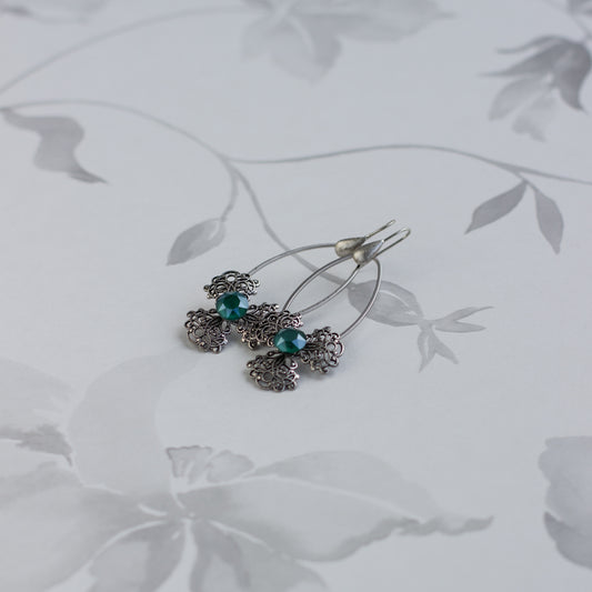 Simply & beautiful metal floral earrings. Filigree accessories. Handmade jewelry. Light oval earrings. Casual crystal earrings. Green crystal & silver earrings