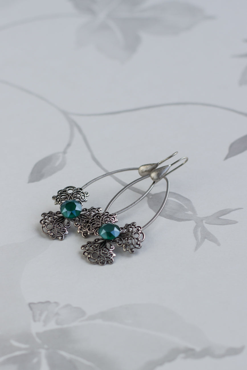 Simply & beautiful metal floral earrings. Filigree accessories. Handmade jewelry. Light oval earrings. Casual crystal earrings. Green crystal & silver earrings