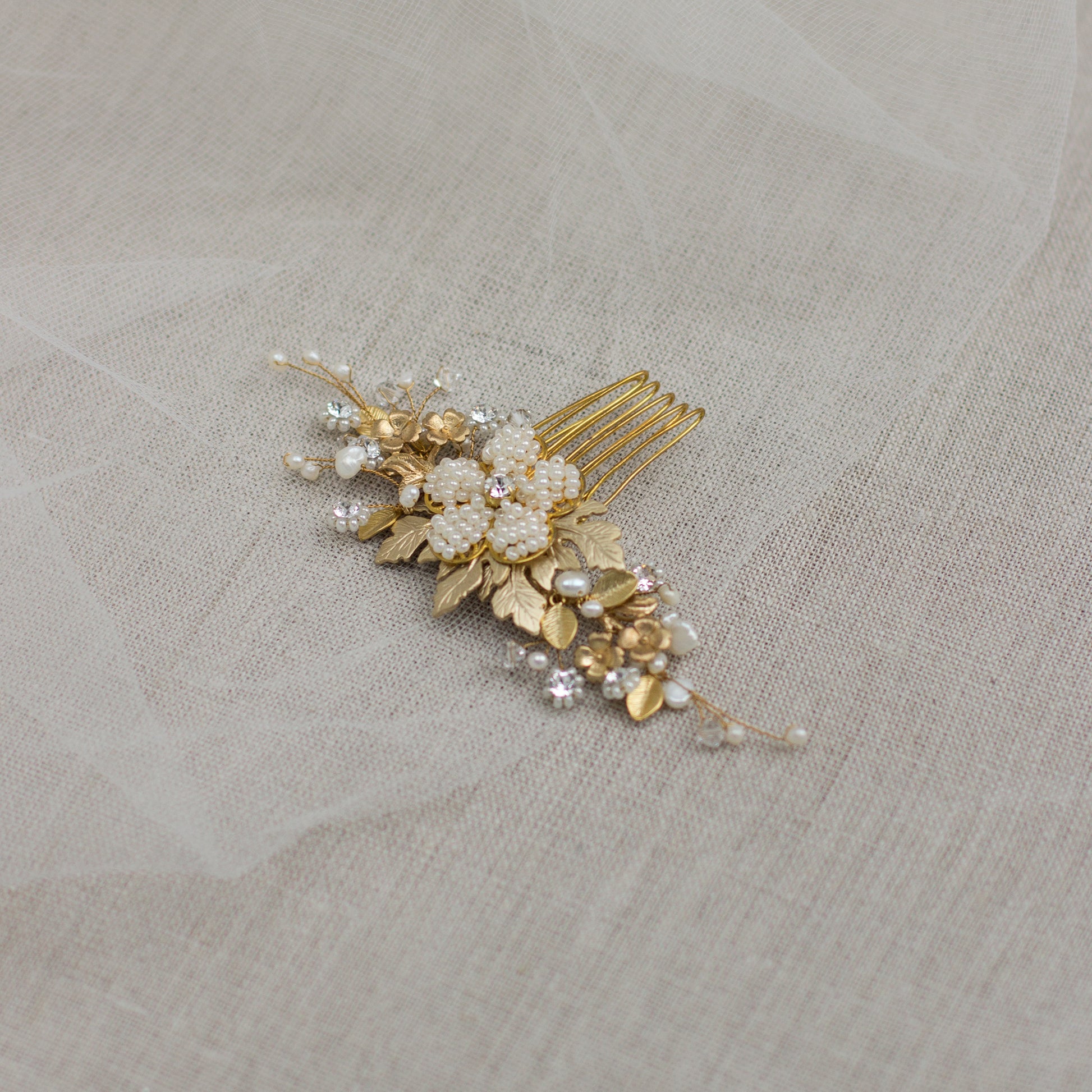 Check out gold pearl bridal comb selection for the very best in unique handmade pieces from our online boutique shop. Gold comb, Wedding hair accessories, Bridal hairpiece, Pearl  fascinator, Wedding headpiece.