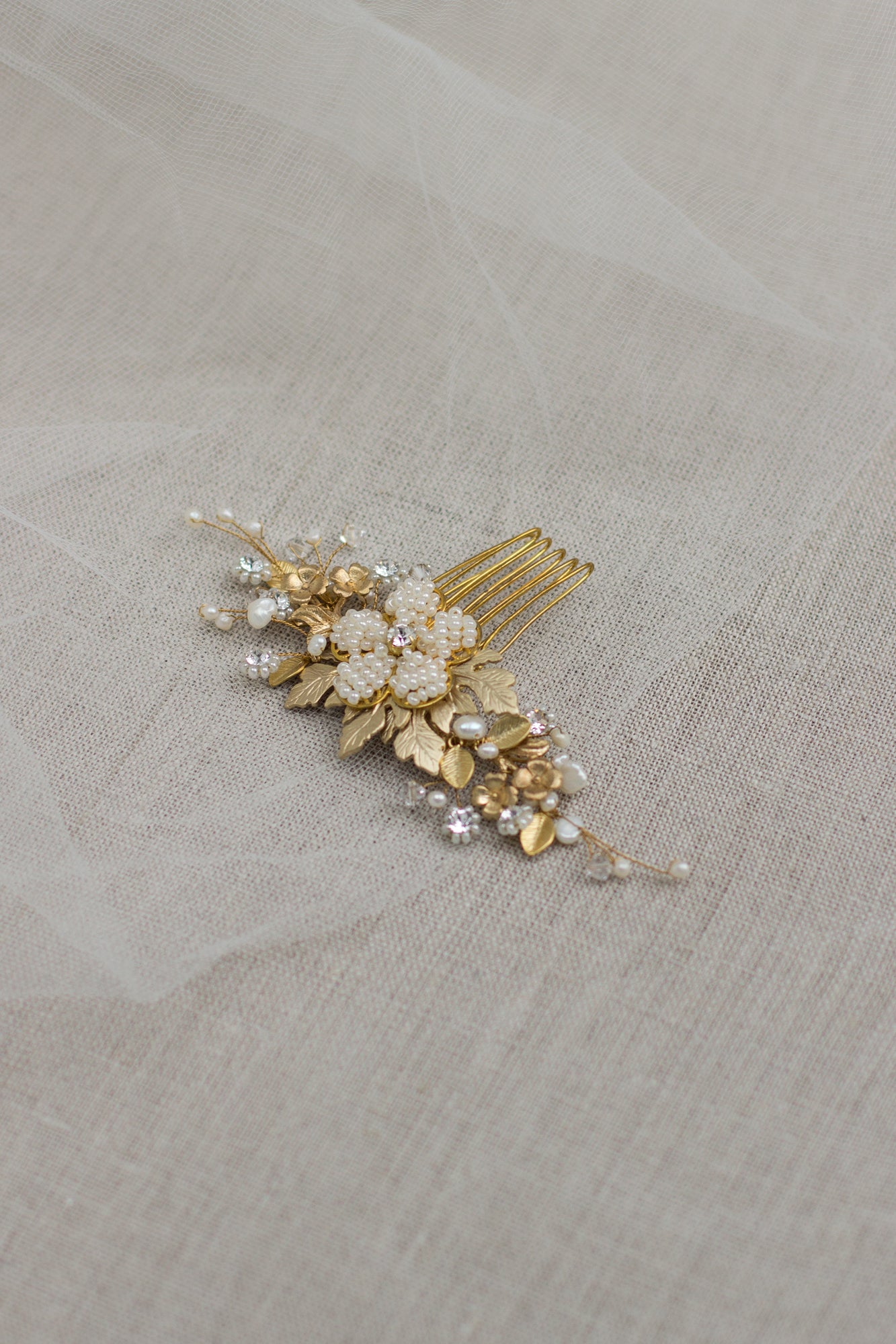 Check out gold pearl bridal comb selection for the very best in unique handmade pieces from our online boutique shop. Gold comb, Wedding hair accessories, Bridal hairpiece, Pearl  fascinator, Wedding headpiece.