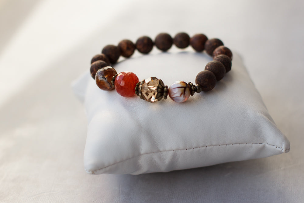 ブラウン＆オレンジの天然石ストレッチブレスレット . Natural stone stretch bracelet. Brown & orange unisex bracelet. 