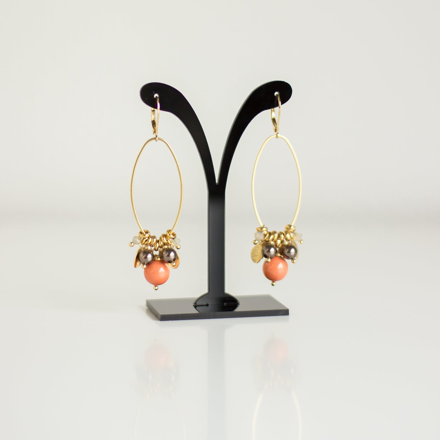 Online boutique. Handmade jewelry. Buy Orange-Gold earrings. Pearl earrings. Long earrings. Dangle drop earrings. Geometric Jewelry. Rustic color jewelry.