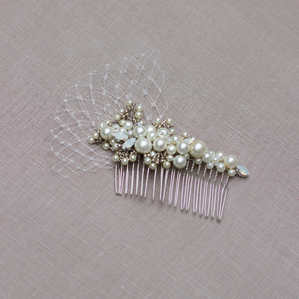 Pearl headpiece. Wedding hair piece. Bridal hair  comb. Handmade wedding accessories.