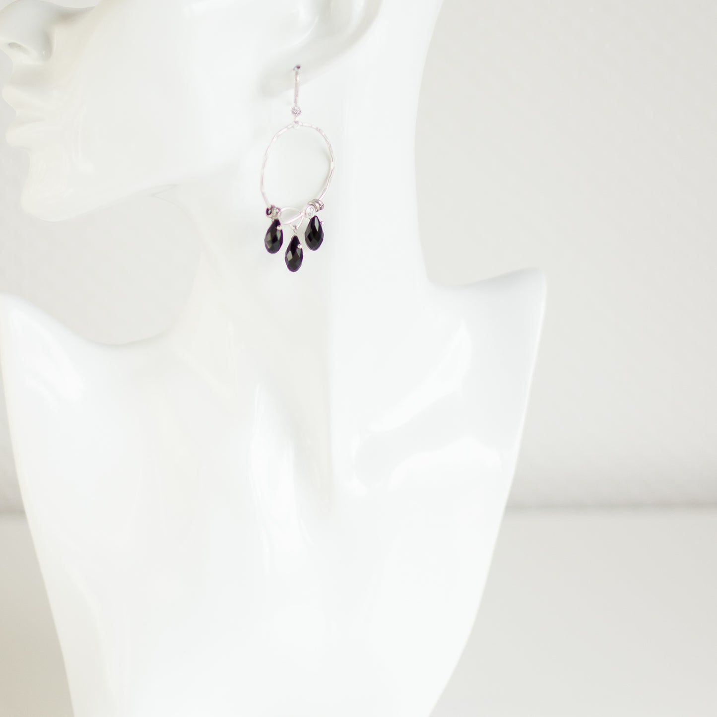 Discover the elegant round hoop earrings with black drop crystals, perfect for women, teens, and girls. This classic jewelry piece makes an ideal gift.