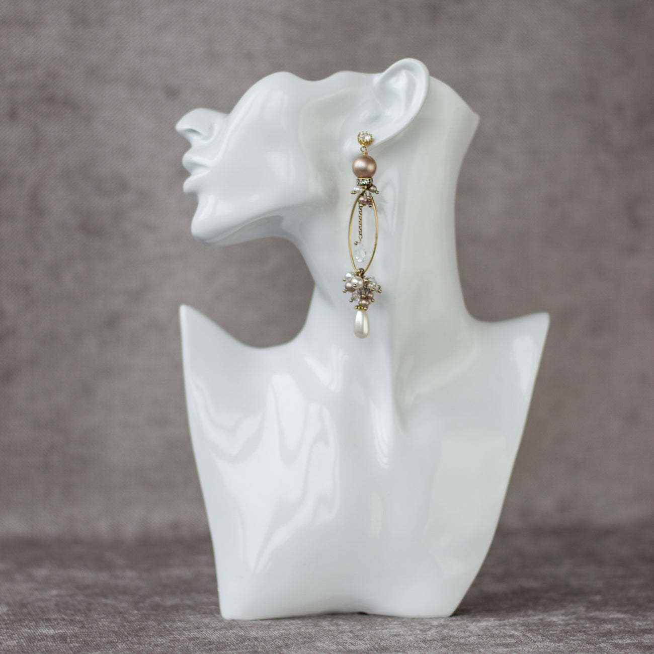 Gold earrings. Long oval shape earrings. Almond powder and ivory Swarovski pearl jewelry. Crystal accessories. wedding jewelry. Long bridal pearl earrings
