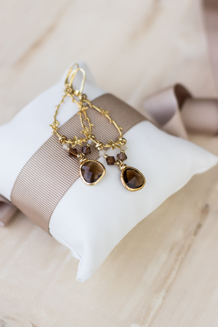 Gold Baroque style earrings. Crystal earrings.  Dangle drop earrings. Golden dangle and drop earrings. Brown crystal earrings. Rustic jewelry. Handmade woman accessories. LeFlowers Bijouterie