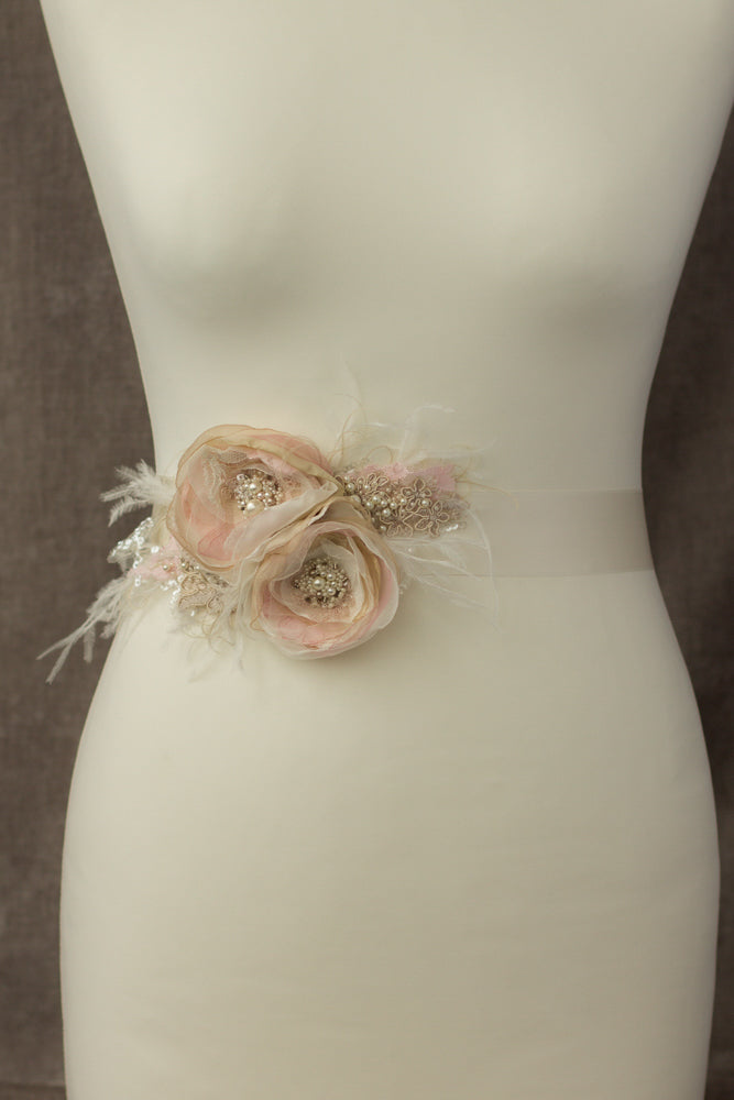 Blush pink Wedding belt sash. Blush belt with ostrich feathers. Bridal belt sash with feathers.