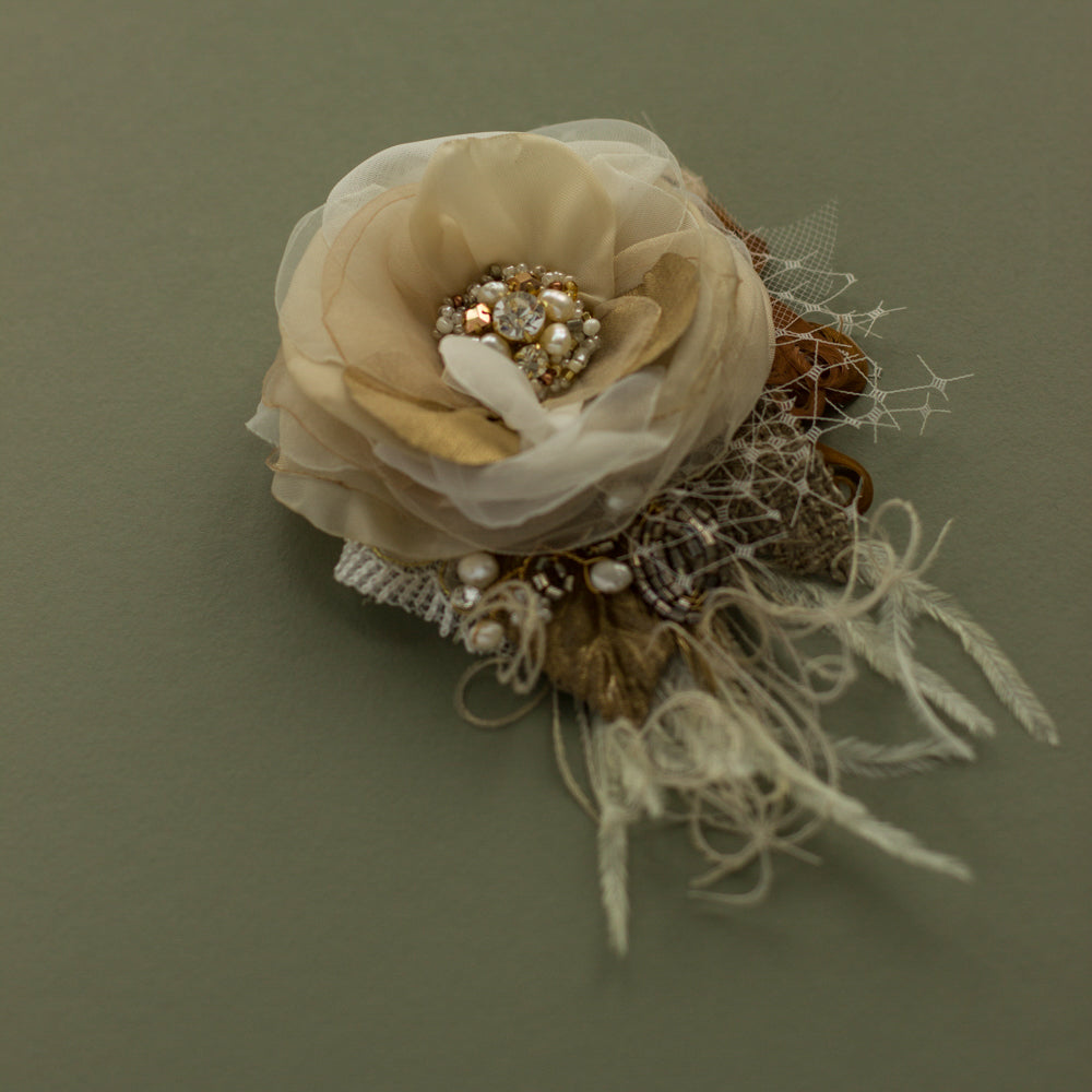 Woodland rustic wedding headpiece. Bridal neutral wedding flower hairpiece