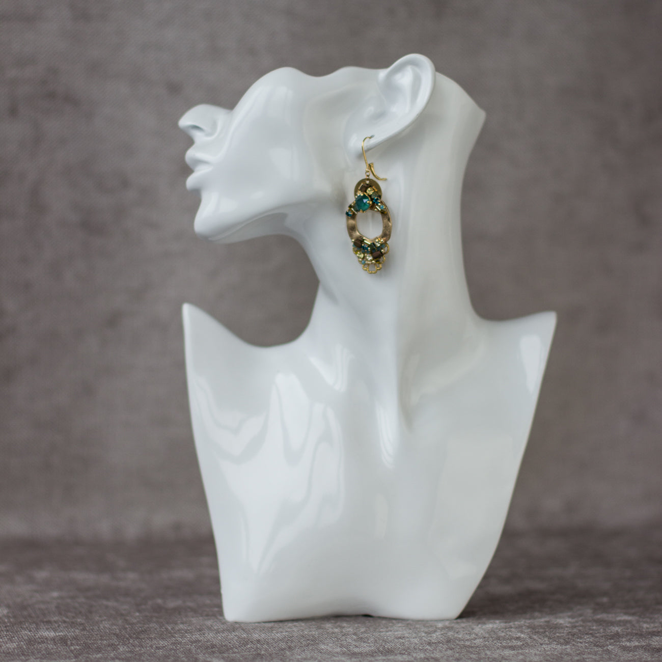 Shop women's jewelry at LeFlowers Bijouterie to discover unique handmade pieces for your wardrobe. Chic asymmetrical earrings. Gold/green evening earrings. Woman jewelry. Crystal earrings. Rhinestone jewelry.