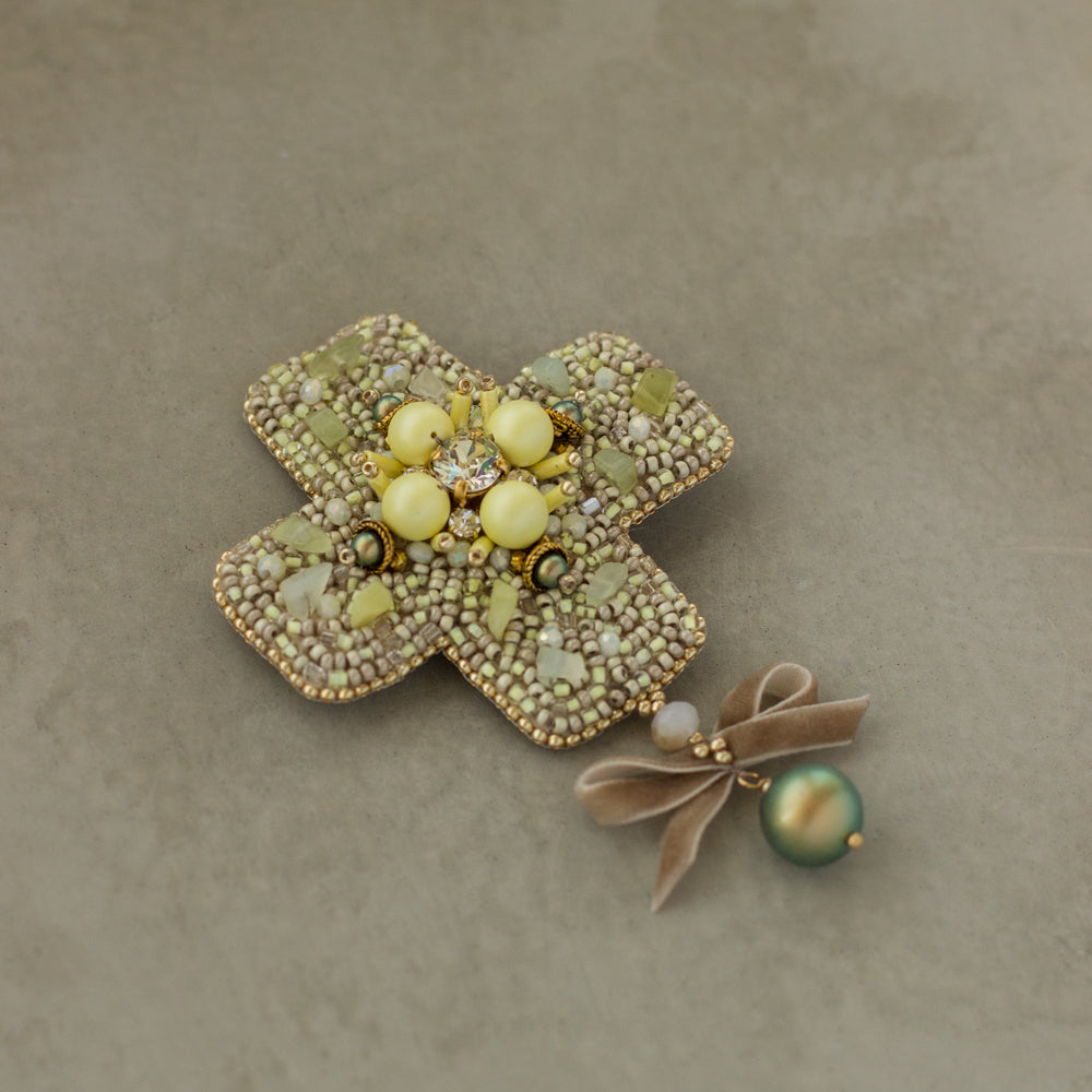 Gold-green-yellow brooch. Handmade jewelry. Handmade brooch. Unique bijouterie. Embroidered accessories. Pearl brooch. OOAK jewelry.