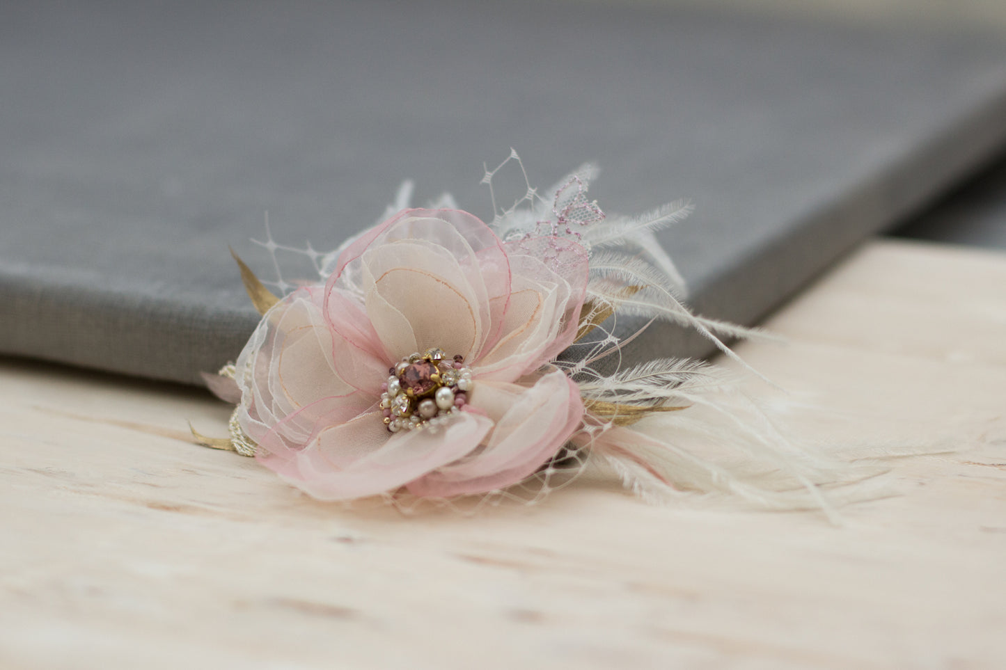 Rose Gold-Blush-Dusty rose-Pale pink Wedding headpiece. Flower Bridal hair flower. Bridal headpiece. Feather headpiece. Wedding flower hair clip. Bridal hair accessories. Wedding Fascinator.