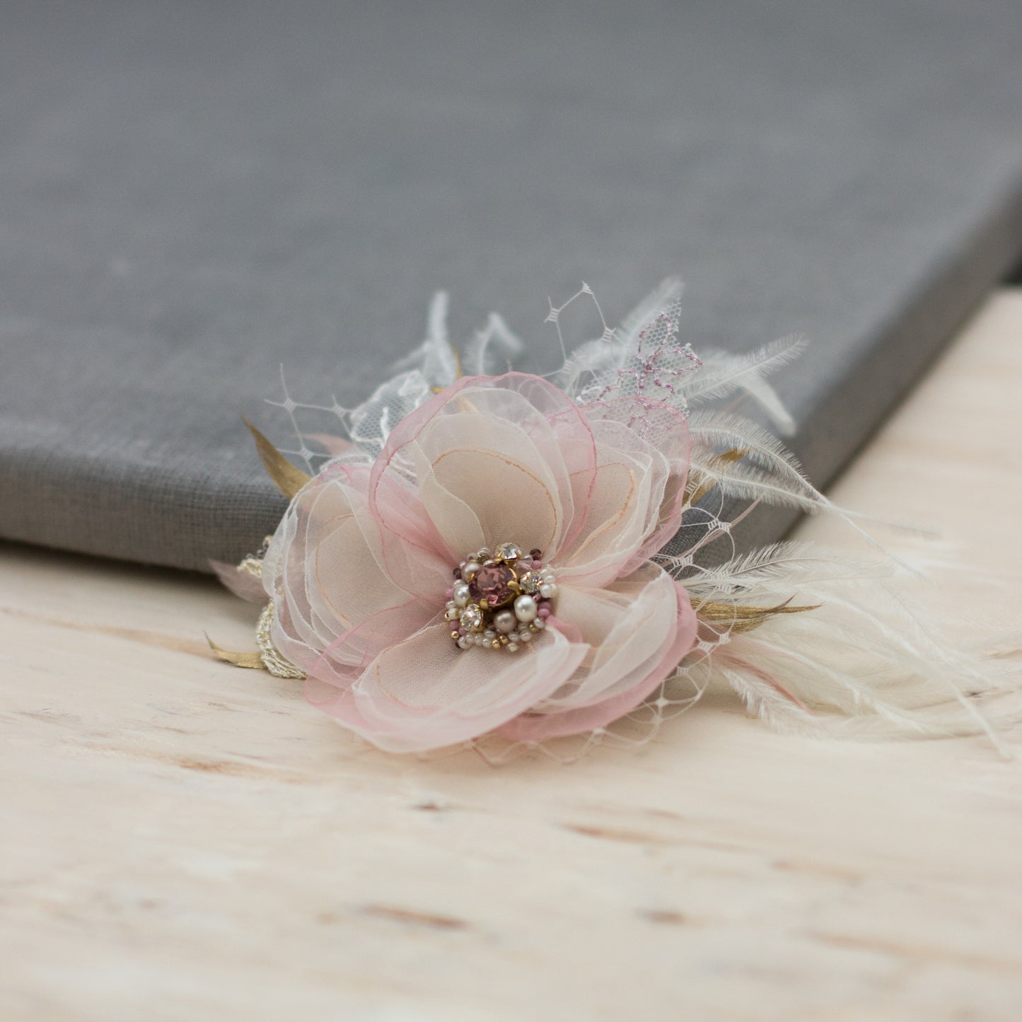 Rose Gold-Blush-Dusty rose-Pale pink Wedding headpiece. Flower Bridal hair flower. Bridal headpiece. Feather headpiece. Wedding flower hair clip. Bridal hair accessories. Wedding Fascinator.