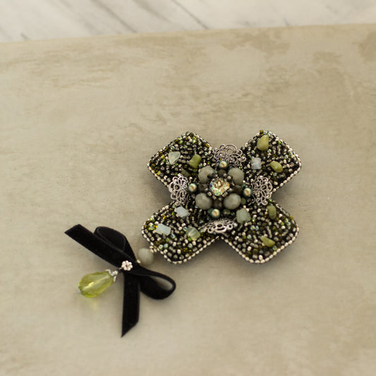 Shop online natural stone green and black brooch. Green Cross brooch. Green and Black handmade Brooch. Handmade green jewelry. One of a kind Woman fashion accessories. OOAK bijouterie. Embroidered green brooch. Brooch with a bow