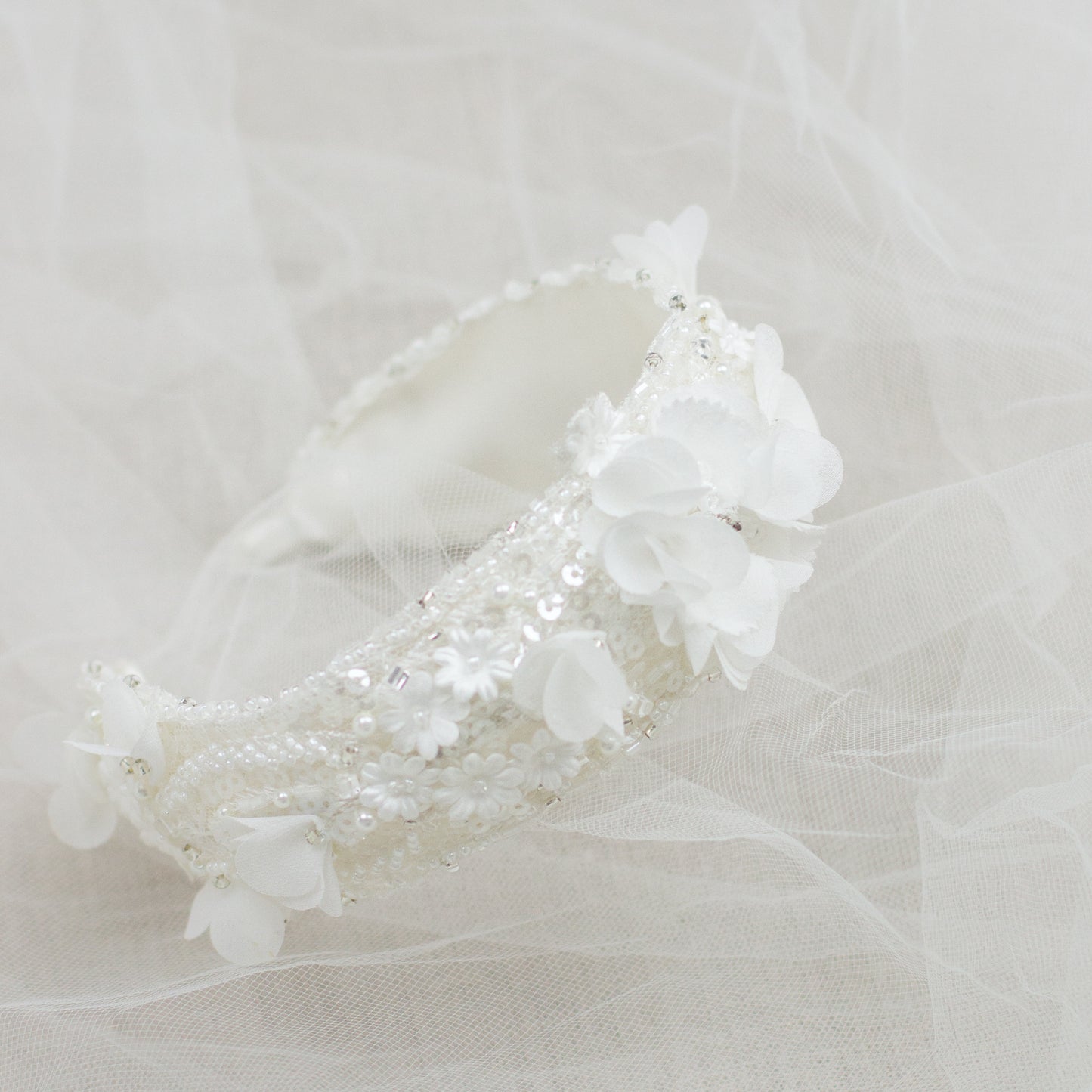 Ivory lace headband. Floral Bridal headpiece. Wedding hair accessories. Embroidered hairpiece. 3D Head fascinator. Lace headband