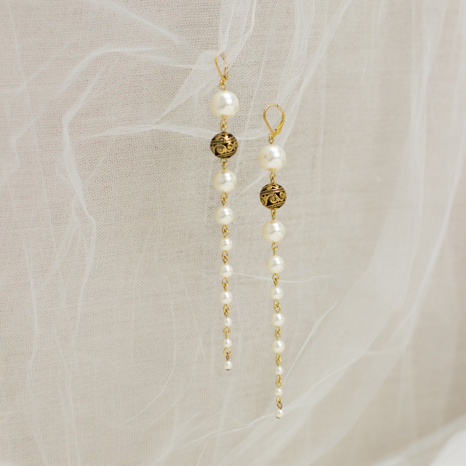 Buy online jewelry. Online boutique. Long Pearl earrings. Wedding earrings. Bridal jewelry. Ivory earrings. Handmade jewelry. Woman fashion bijouterie. OOAK accessories.