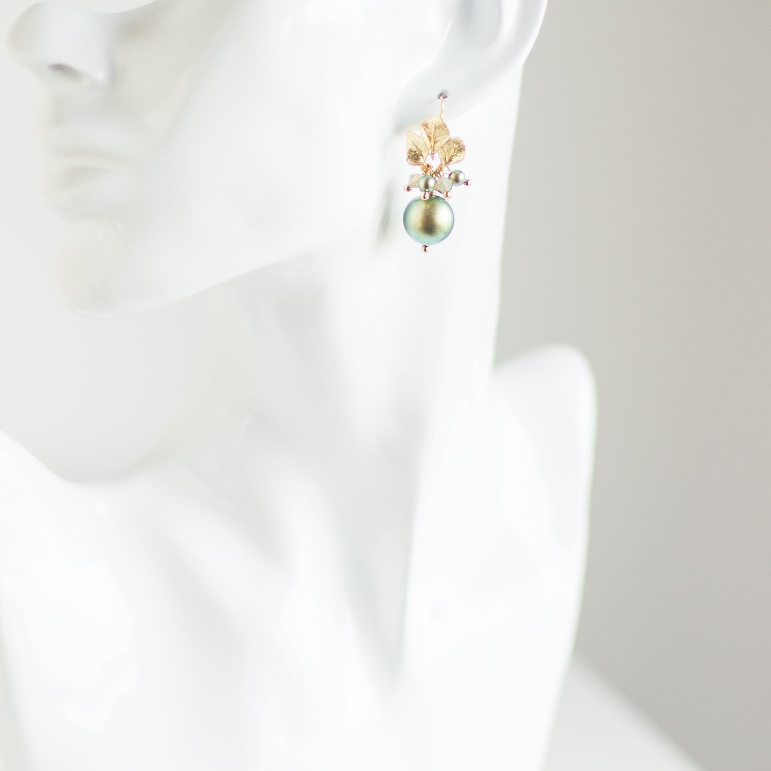 Pearl earrings. Golden earrings. Green earrings. Dangle earrings. Drop earrings. Cluster earrings with Swarovski pearls