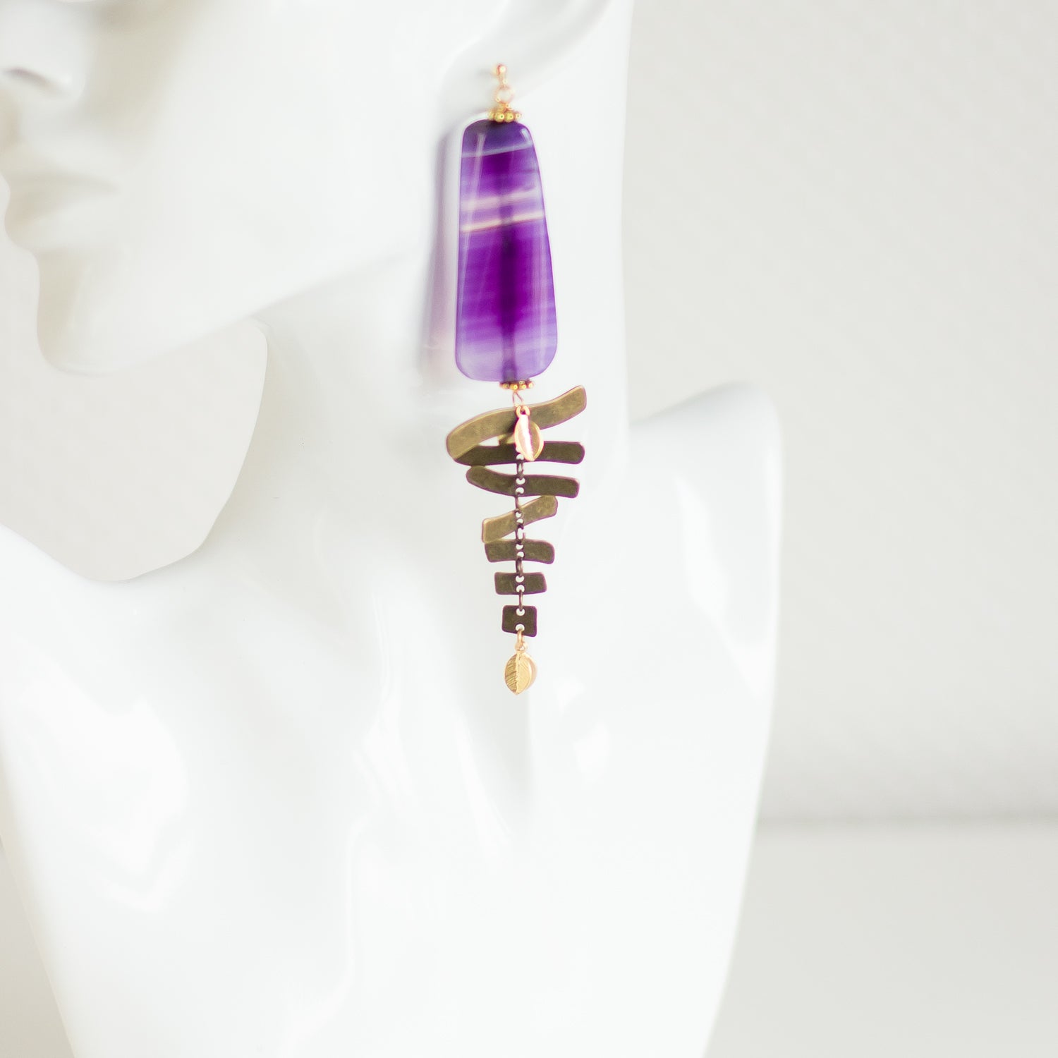 Shop online handmade Unique Long Earrings with agate. Large Purple Dangle drop earrings. Agate stone jewelry. OOAK fashion accessories. Natural stone jewelry.