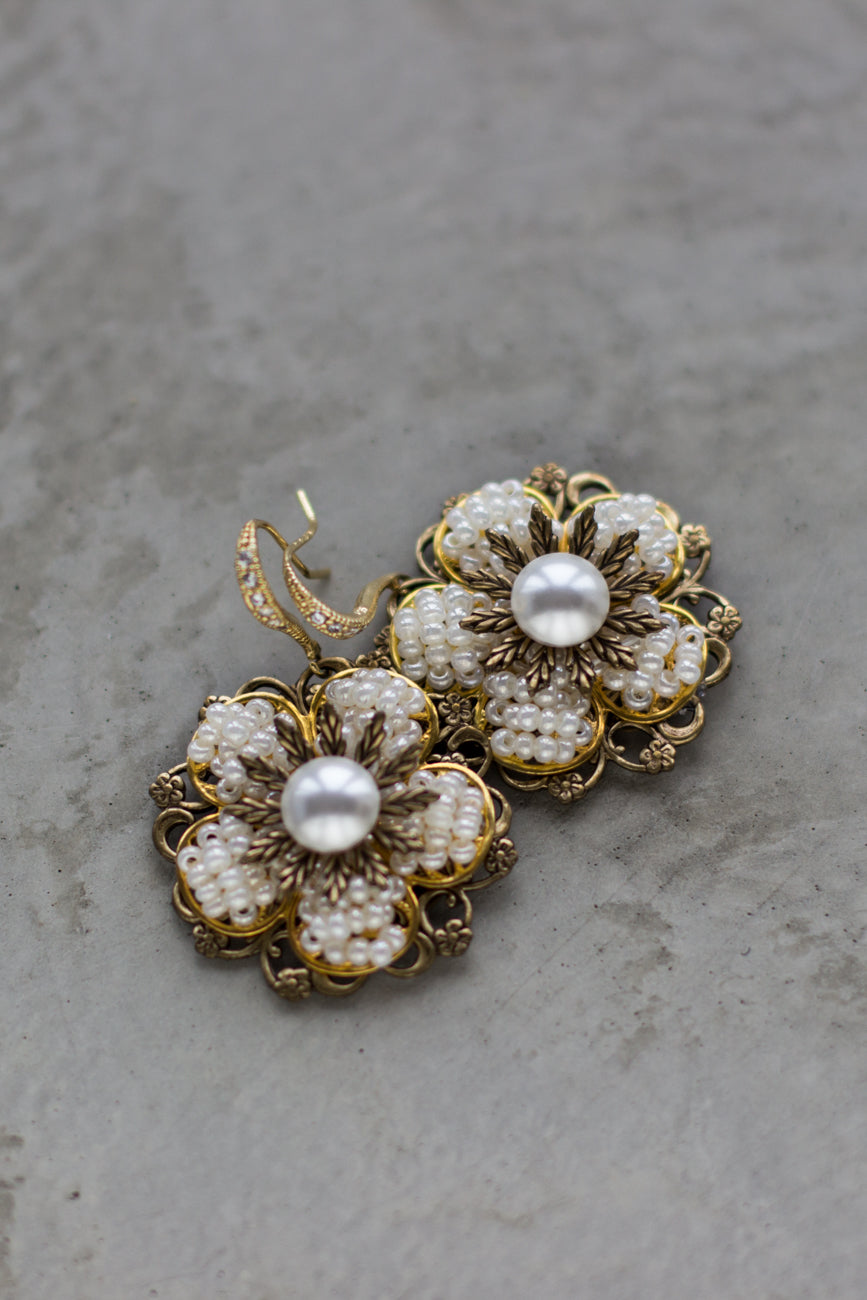 Gold Ivory earrings. Flower earrings. Dangle drop earrings. Swarovski pearl earrings.  Bridal pearl jewelry. Handmade accessories. Vintage style accessories. Ear wire earrings. Wedding jewelry.